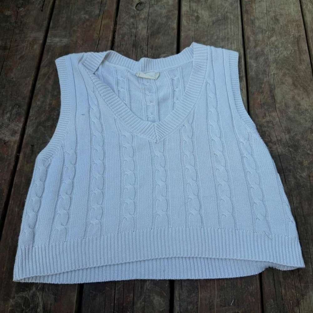 Altar'd State White Cable Knit Sweater Vest V-Neck Sleeveless Crop Top XS